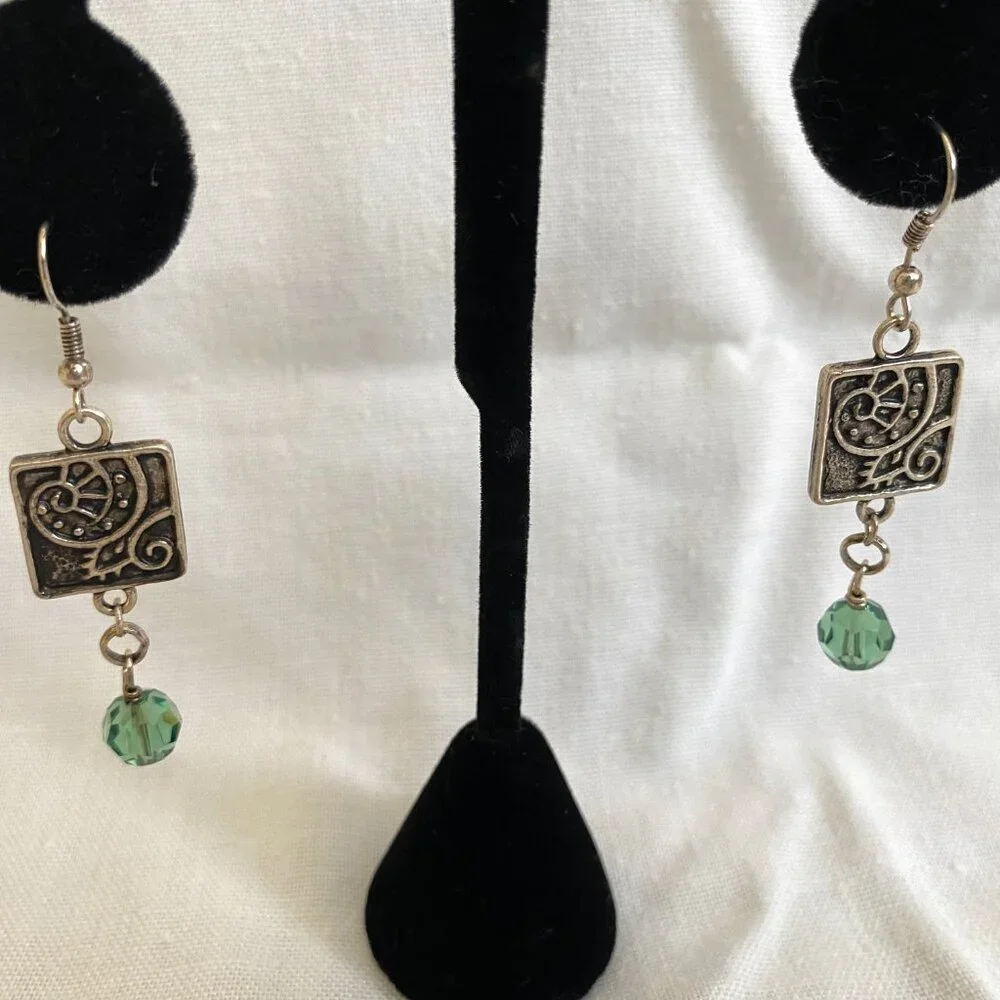 NWOT Beach inspired nautilus silver earrings with green swarovski crystal drop.